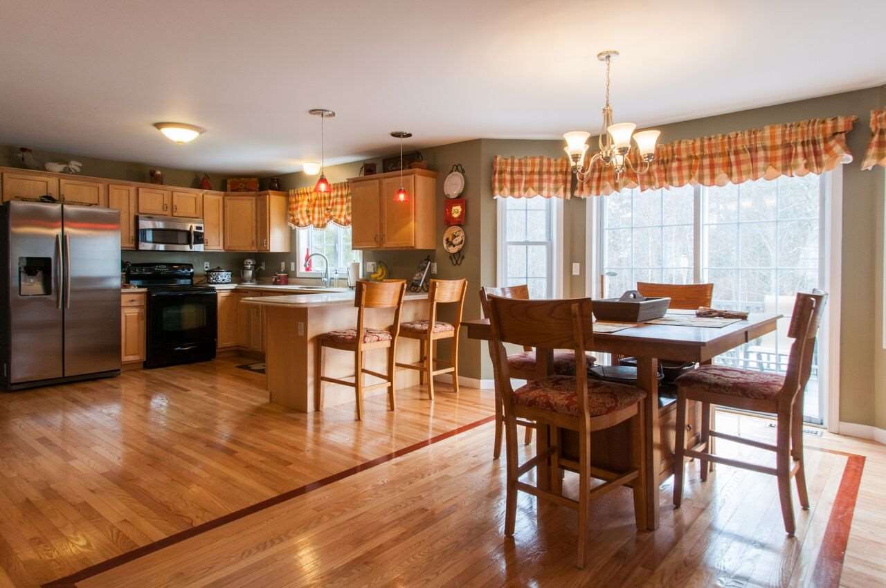 686 Bryant Road Manchester, NH 03109 - Photo 3 of 37