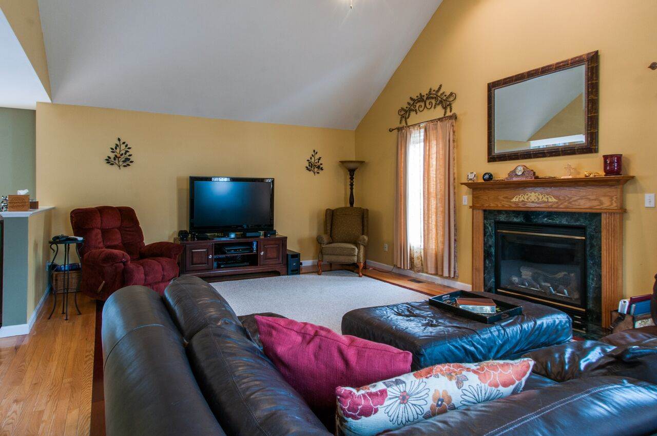 686 Bryant Road Manchester, NH 03109 - Photo 8 of 37