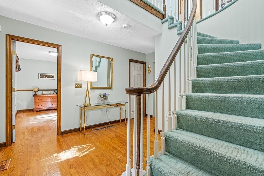 3 Moccasin Path Natick, MA 01760 - Photo 4 of 35