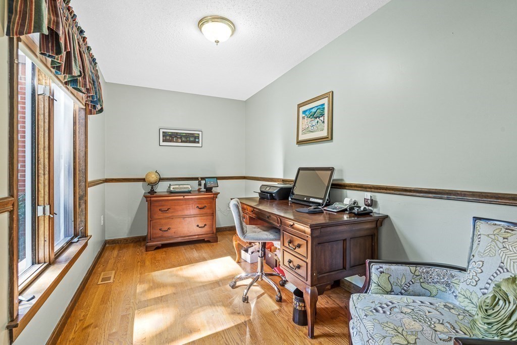 3 Moccasin Path Natick, MA 01760 - Photo 5 of 35