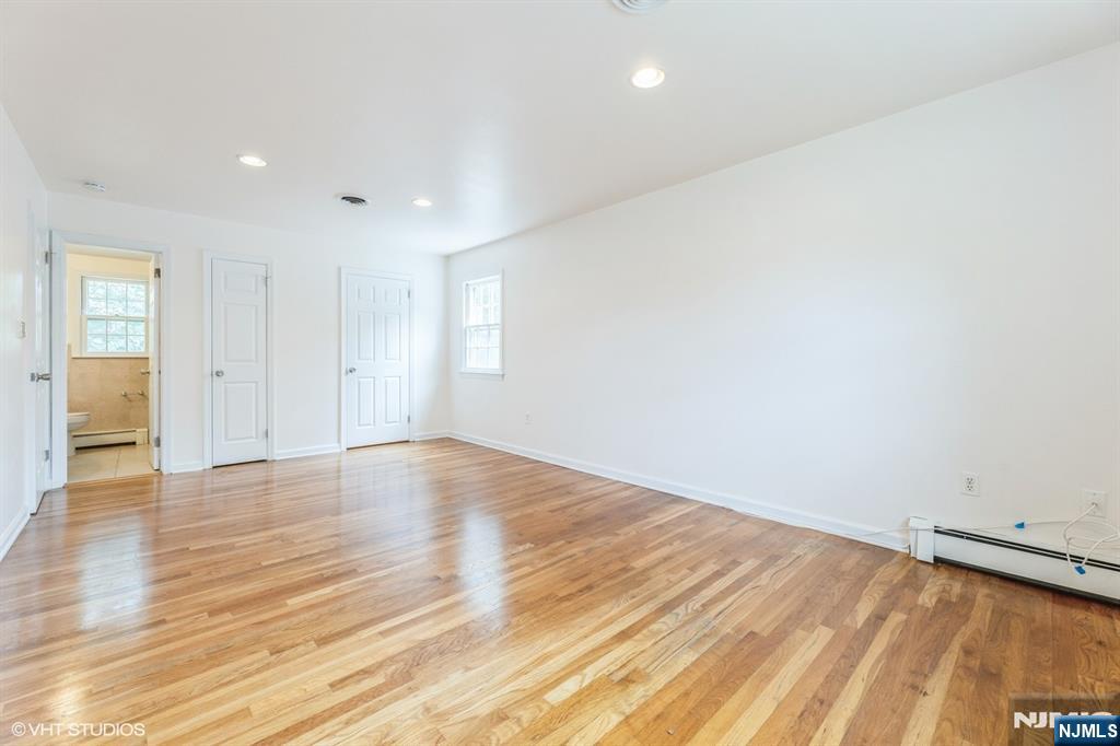 275 Taft Court Paramus, NJ 07652 - Photo 32 of 40