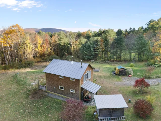 $500,000 | 137 Pleasant Valley Road, Brattleboro, VT 05301