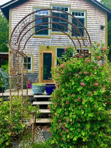 $415,000 | 137 Pleasant Valley Road, Brattleboro, VT 05301