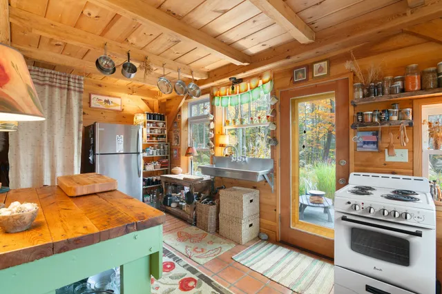 $415,000 | 137 Pleasant Valley Road, Brattleboro, VT 05301