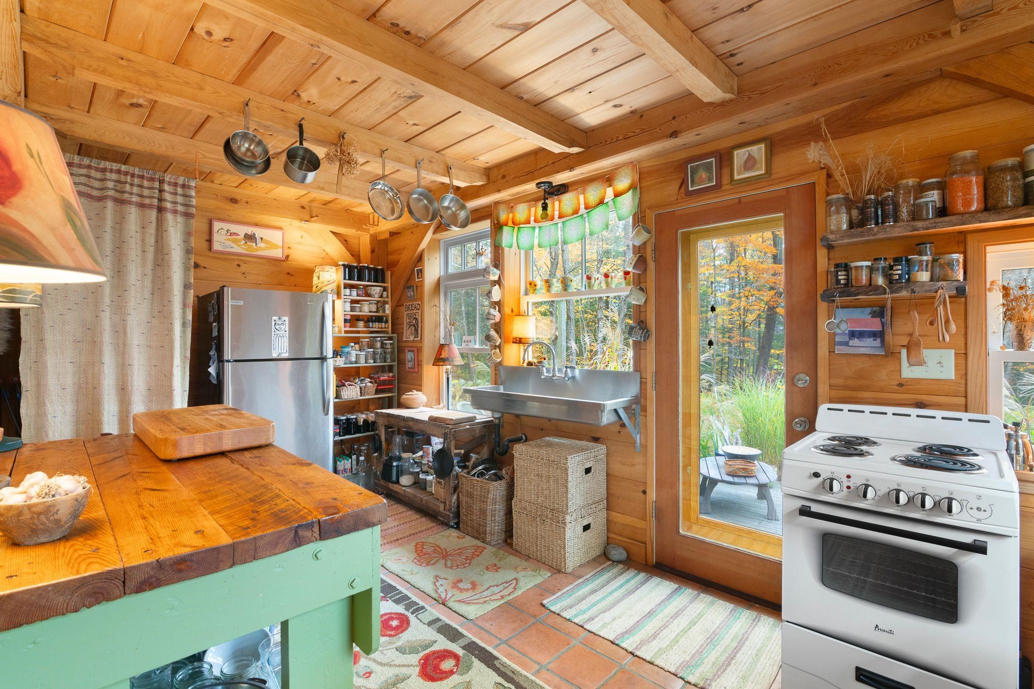 137 Pleasant Valley Road Brattleboro, VT 05301 - Photo 5 of 33