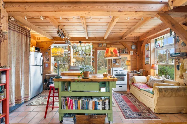 $500,000 | 137 Pleasant Valley Road, Brattleboro, VT 05301