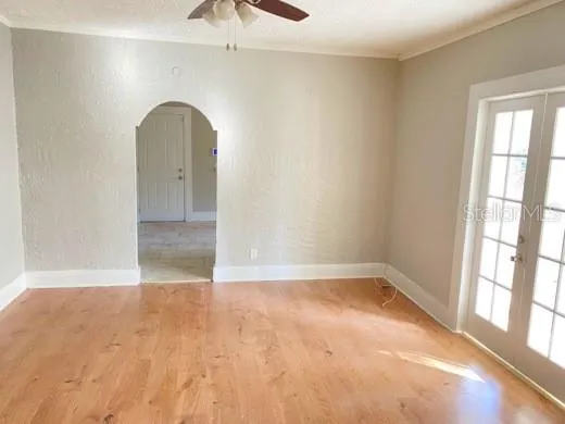 a view of empty room with window