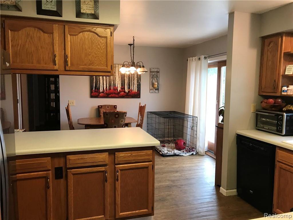 25701 Carleton West Road New Boston, MI 48164 - Photo 12 of 35