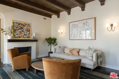 $1,650,000 | 950 South Muirfield Road, Los Angeles, CA 90019