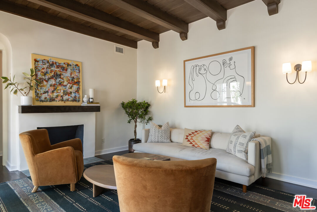 950 South Muirfield Road Los Angeles, CA 90019 - Photo 14 of 43