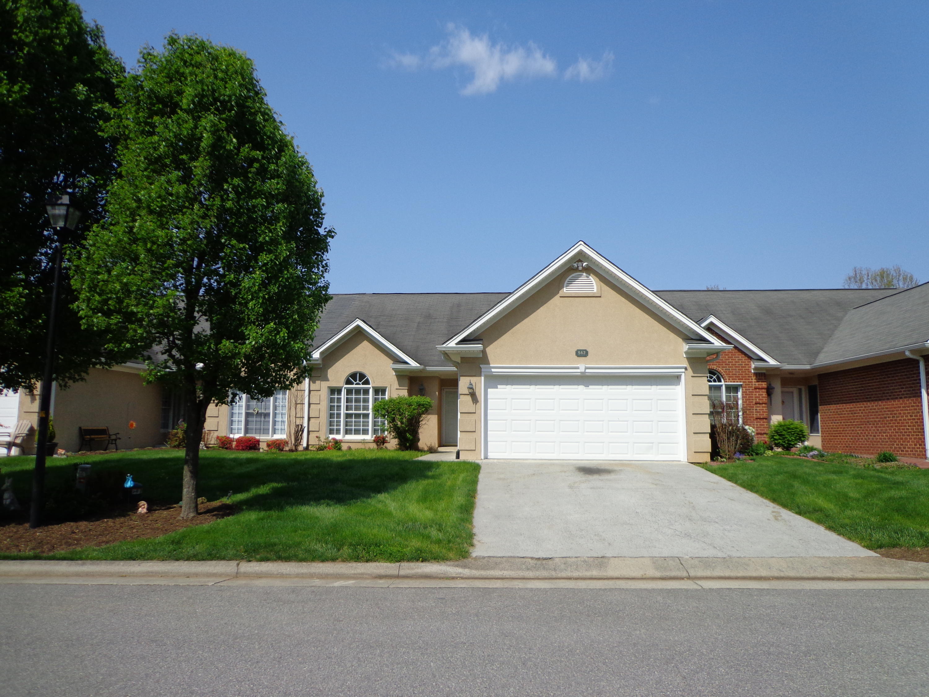 562 Deer Ridge Lane Vinton, VA 24179 - Photo 2 of 36 DSC01038