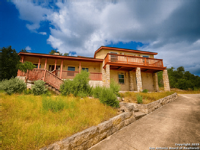a front view of house with yard
