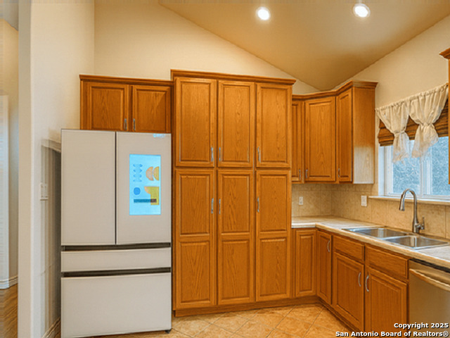 412 Moonlight Walk San Antonio, TX 78260 - Photo 4 of 26 a utility room with dryer and washer