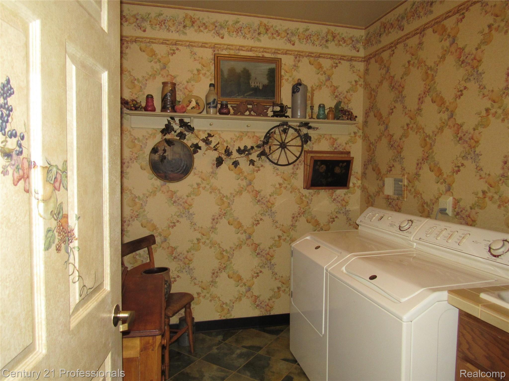 1530 Hampstead Lane Rochester, MI 48309 - Photo 15 of 26 IMG_1910.JPG