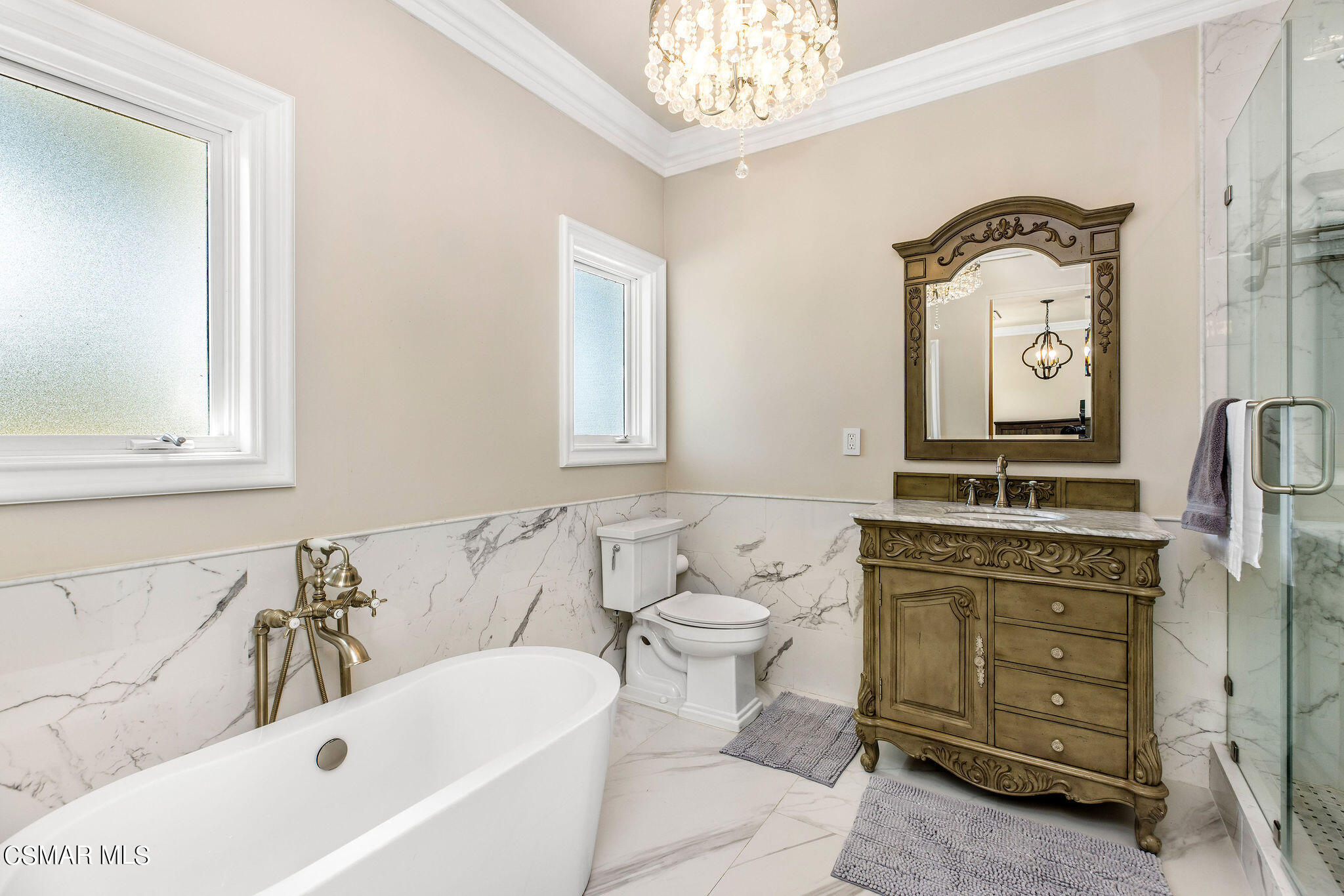 15660 LaPeyre Road Moorpark, CA 93021 - Photo 13 of 84 a bathroom with a bathtub a sink and a mirror