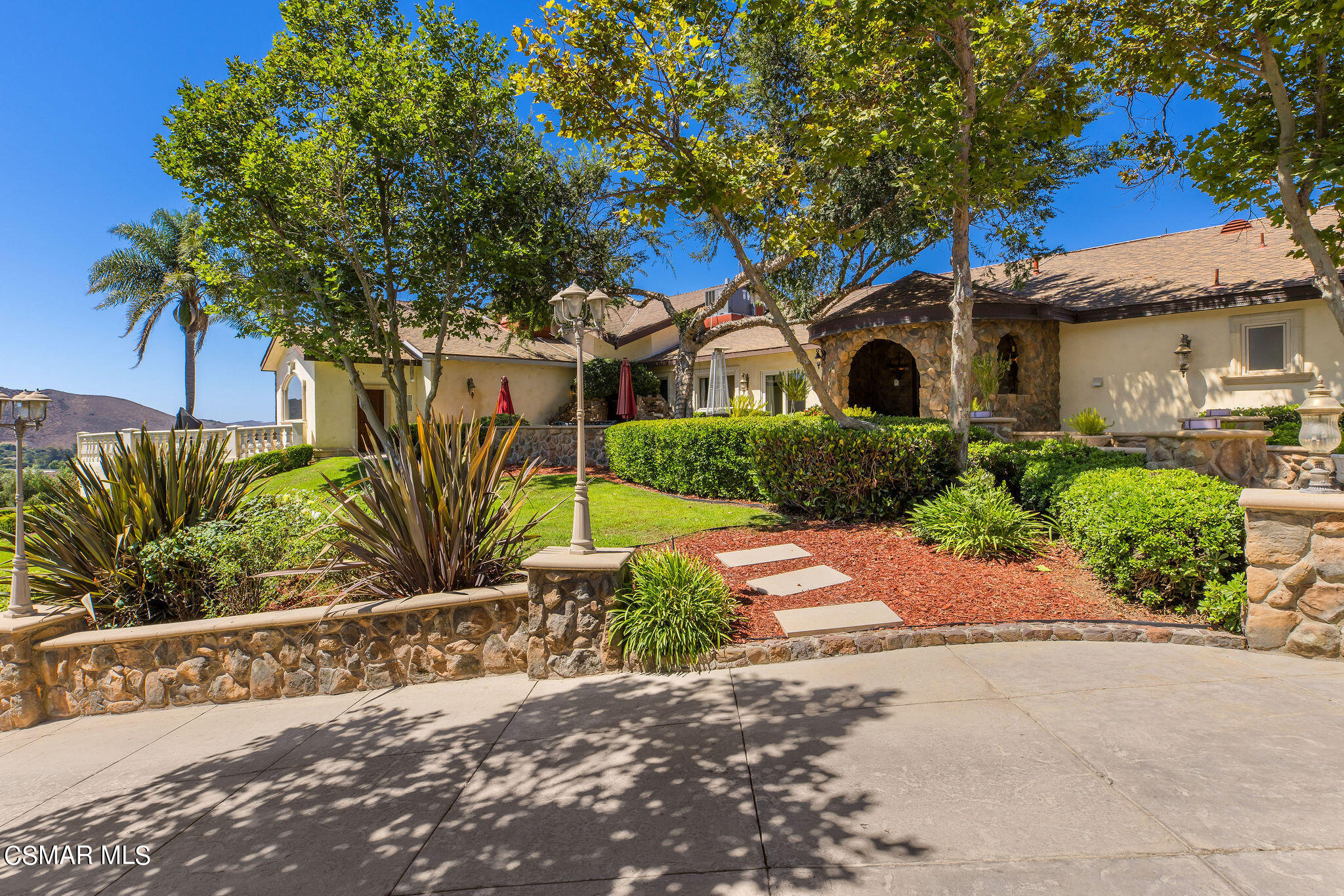 15660 LaPeyre Road Moorpark, CA 93021 - Photo 27 of 84 a front view of a house with a garden