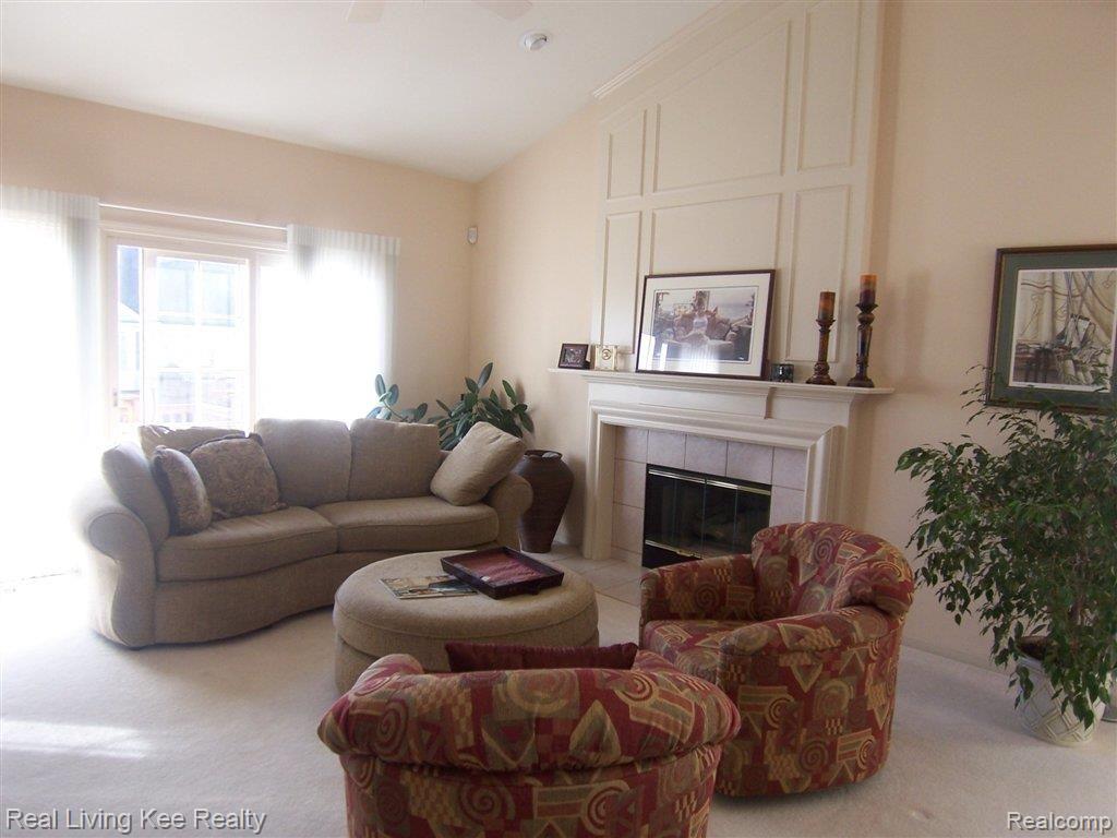1669 Maple Creek Court, Unit 100 Rochester, MI 48306 - Photo 14 of 25 Grt Rm w/Doorwall