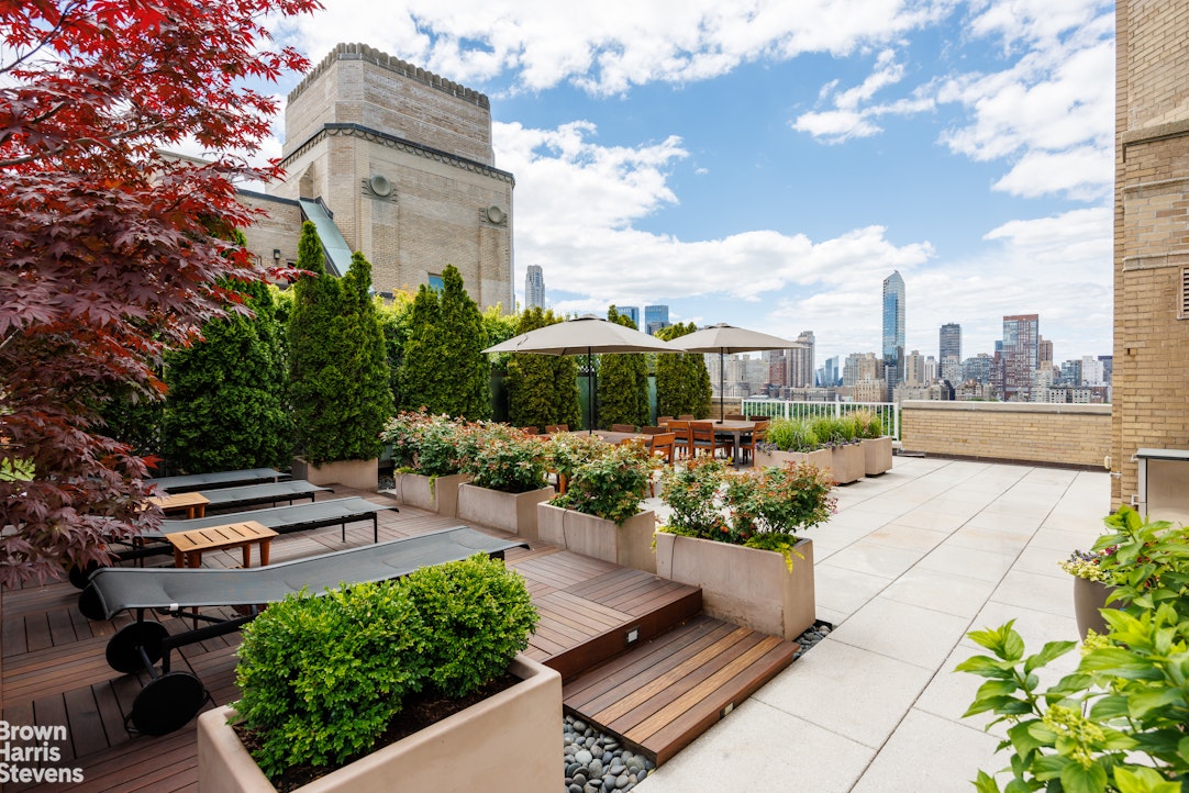 880 5th Avenue, Unit PHA Manhattan, NY 10021 - Photo 17 of 31