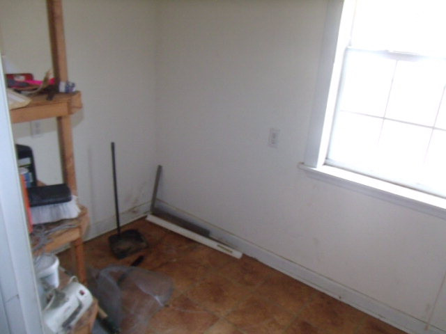 1669 Wilson Road Warrenton, GA 30828 - Photo 11 of 17 Laundry room