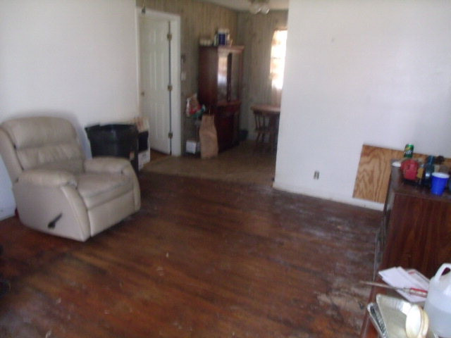1669 Wilson Road Warrenton, GA 30828 - Photo 2 of 17 Living Room