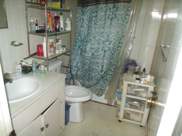 1669 Wilson Road Warrenton, GA 30828 - Photo 9 of 17 Hall bath