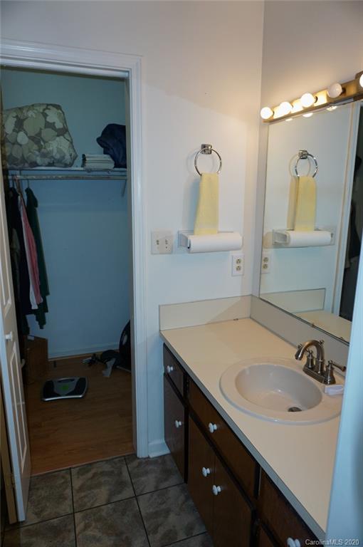 2070 Westover Road Hickory, NC 28602 - Photo 29 of 42 Gallery Image 29