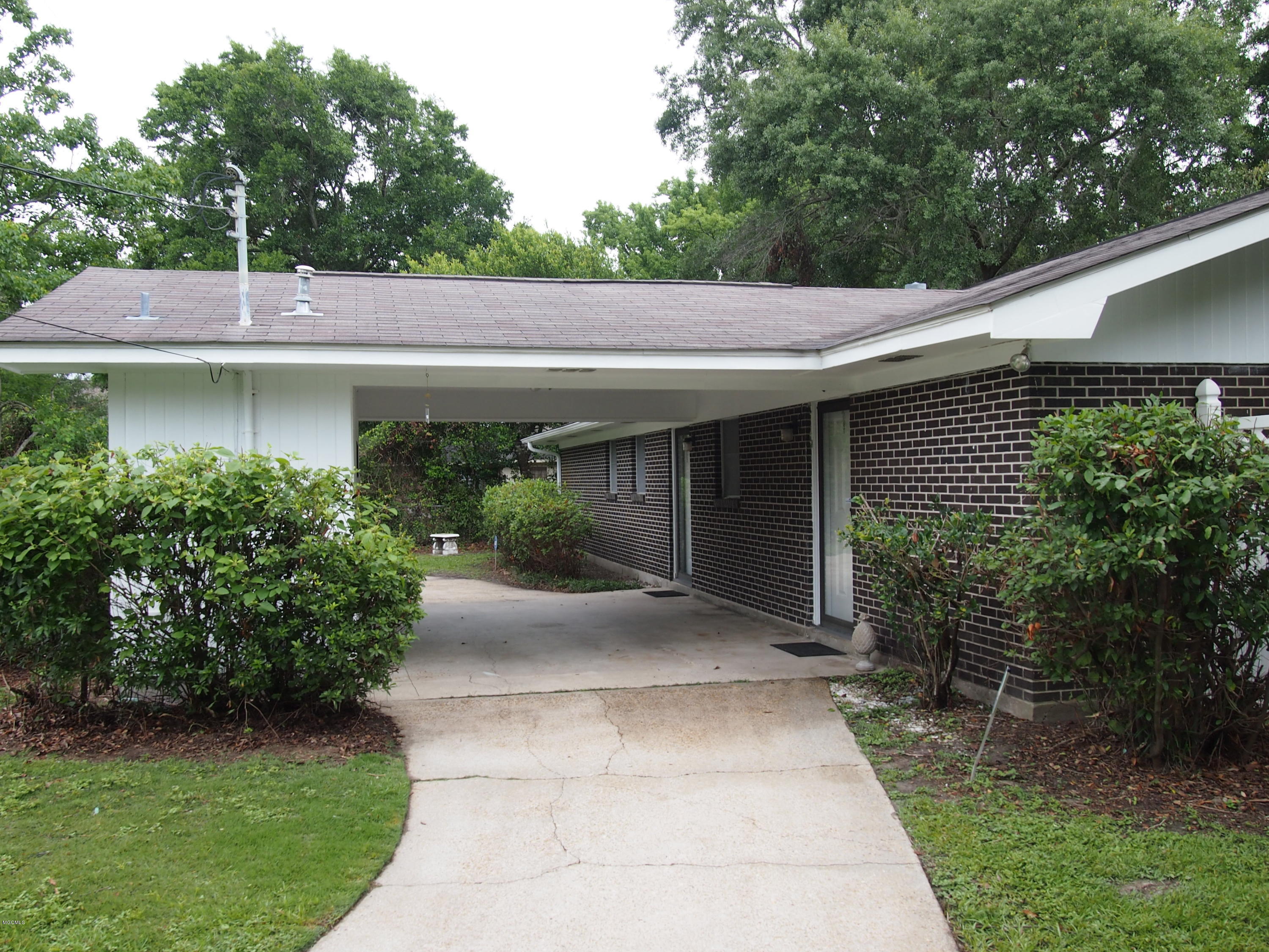 2481 Old Bay Road Biloxi, MS 39531 - Photo 3 of 14 P1011178