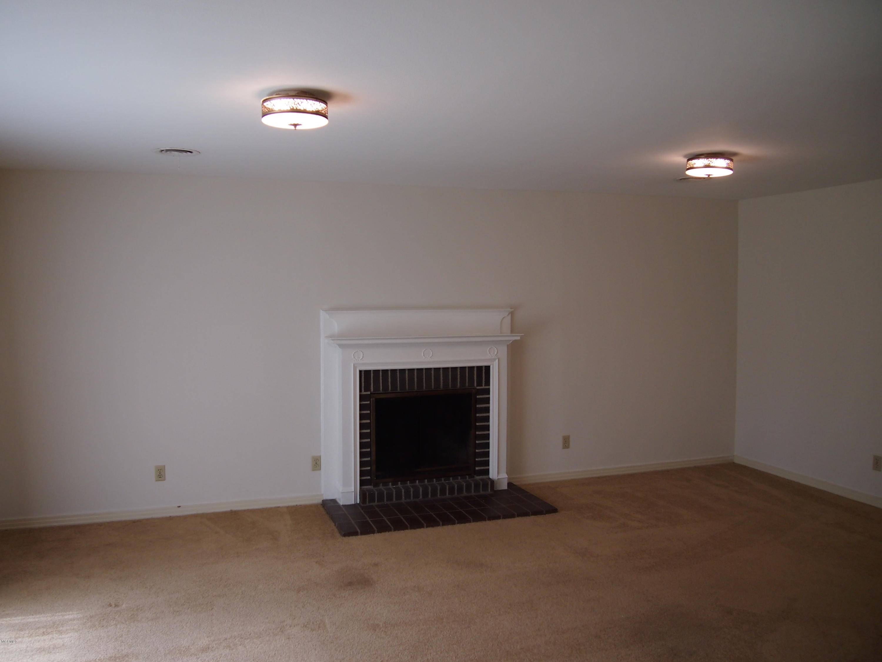 2481 Old Bay Road Biloxi, MS 39531 - Photo 5 of 14 P1011154