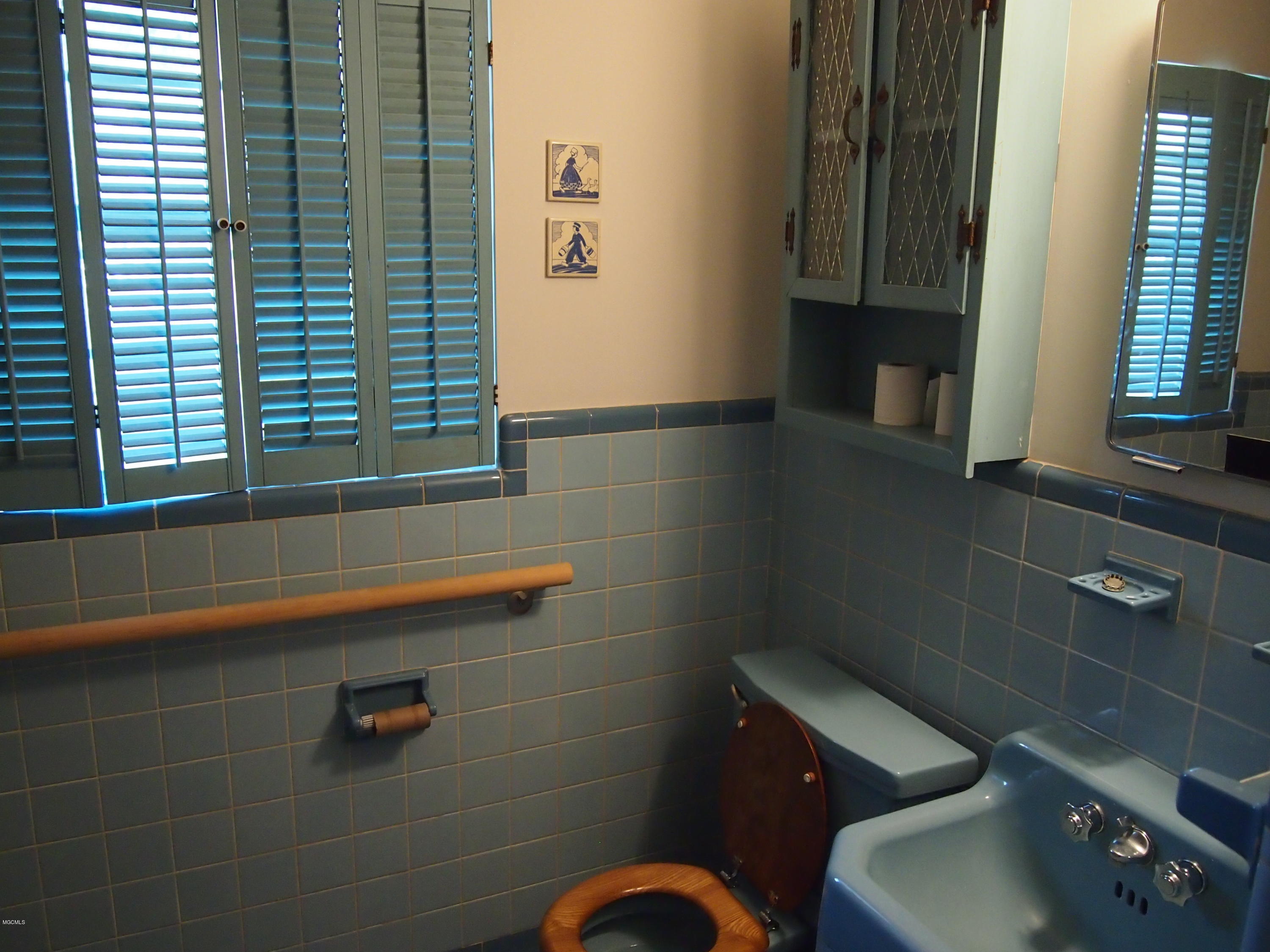 2481 Old Bay Road Biloxi, MS 39531 - Photo 6 of 14 P1011156