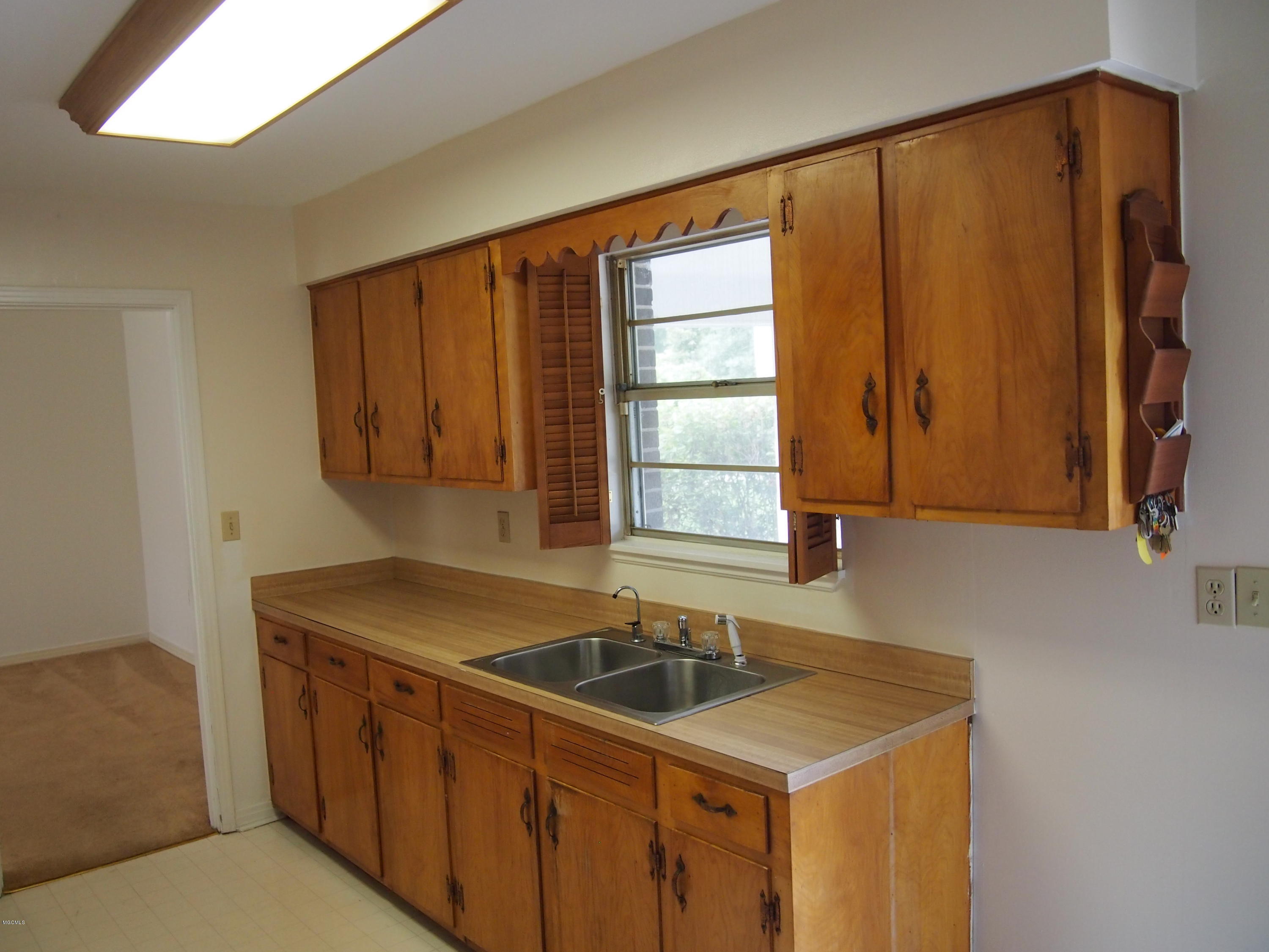 2481 Old Bay Road Biloxi, MS 39531 - Photo 10 of 14 P1011162