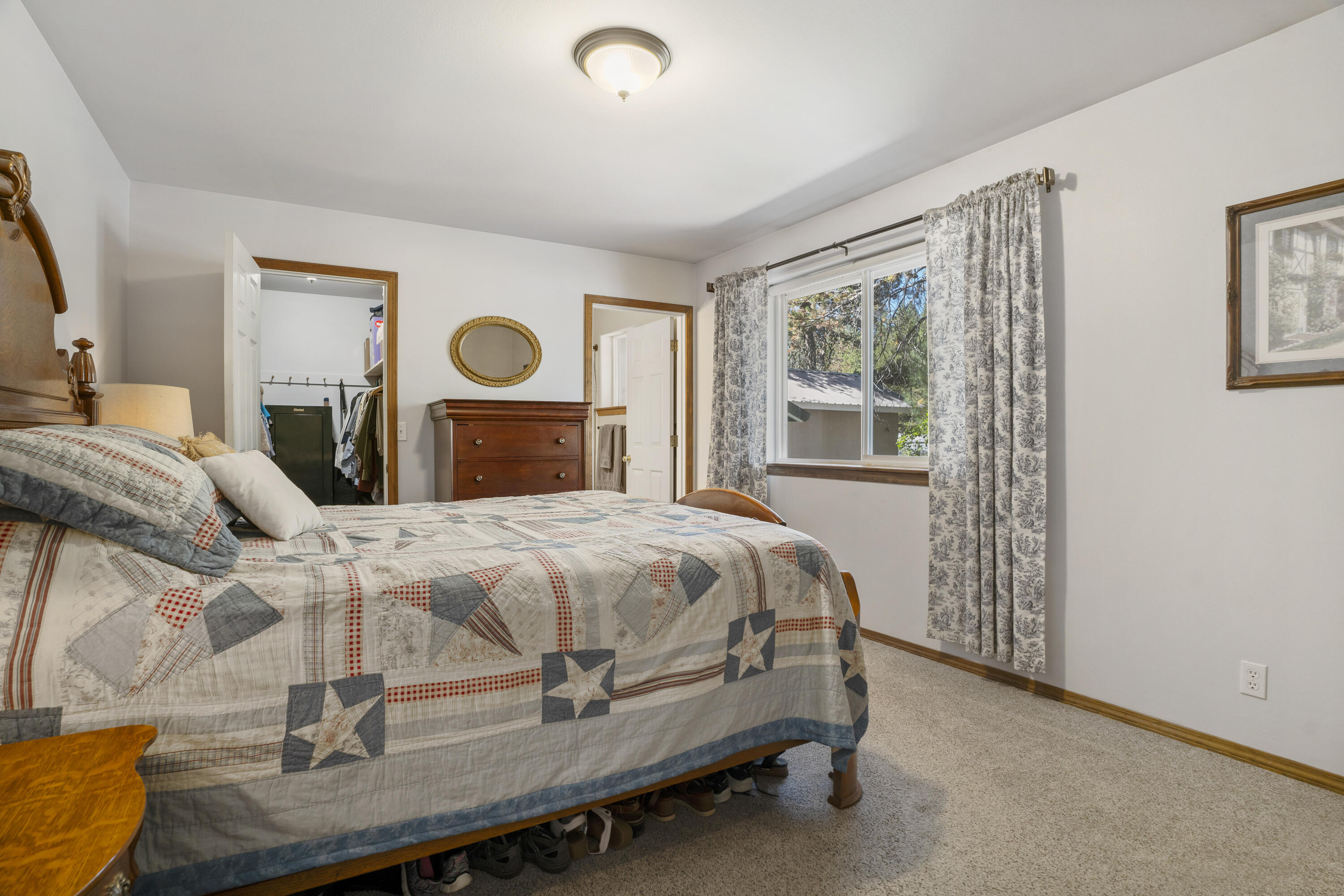 51445 Ash Road La Pine, OR 97739 - Photo 33 of 50 Main en-suite