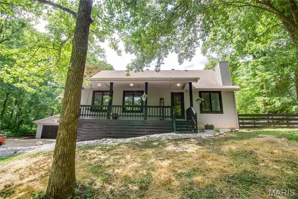 $407,000 | 1329 Dorchester Lane, Brighton, IL 62012