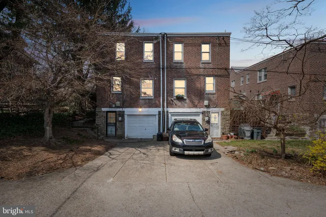 a car parked in front of a building