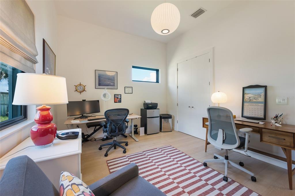 17640 Broad Street Montverde, FL 34756 - Photo 24 of 48 a workspace with furniture