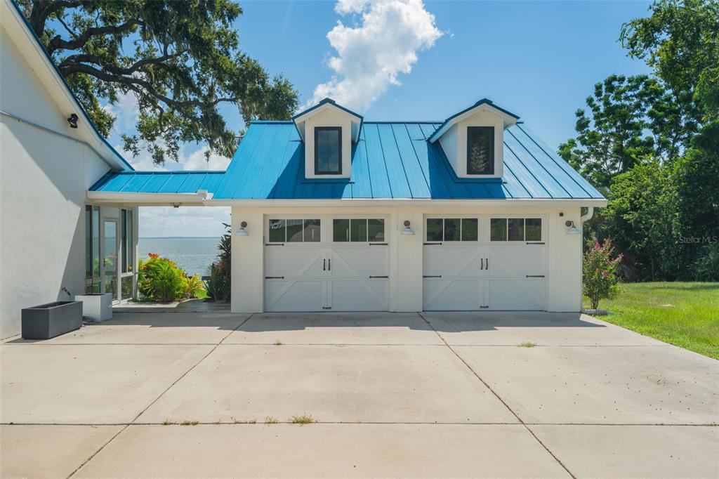 17640 Broad Street Montverde, FL 34756 - Photo 30 of 48 a front view of a house with a garden
