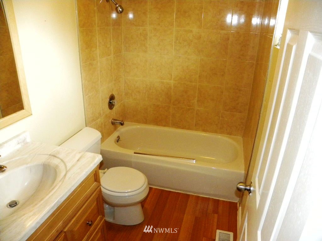 12940 Southeast 159th Street Renton, WA 98058 - Photo 8 of 11 Gallery Image 8