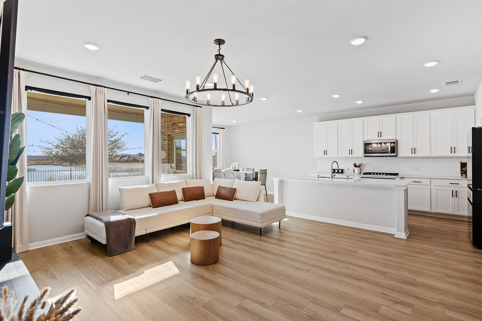 13117 Lapoynor Street Manor, TX 78653 - Photo 5 of 33