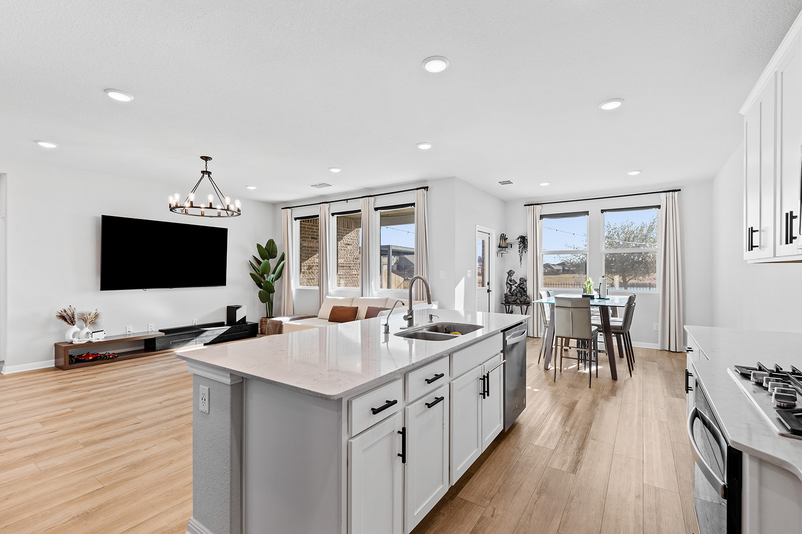 13117 Lapoynor Street Manor, TX 78653 - Photo 8 of 33