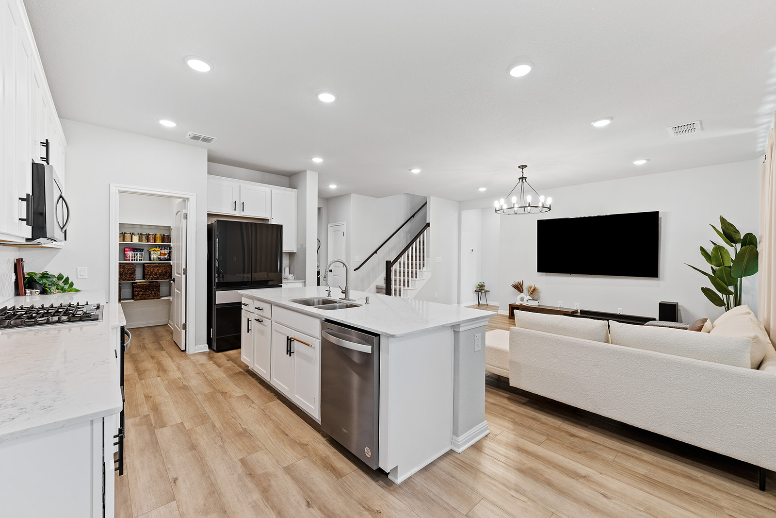 13117 Lapoynor Street Manor, TX 78653 - Photo 9 of 33