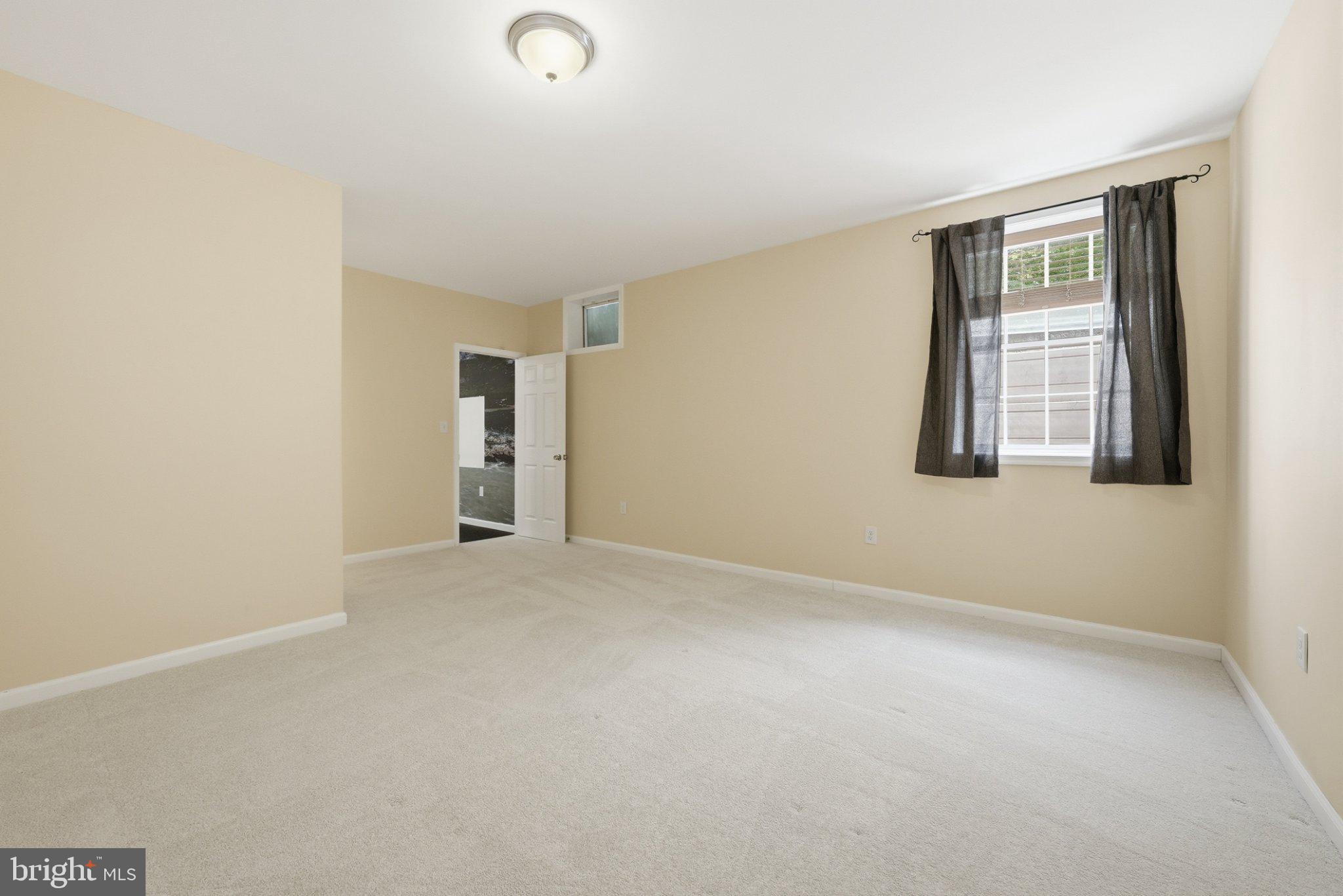3679 Expedition Drive Triangle, VA 22172 - Photo 51 of 65 an empty room with windows and closet