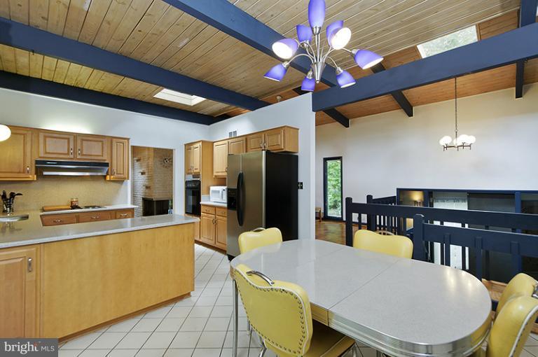 11240 South Shore Road Reston, VA 20190 - Photo 17 of 30 Kitchen