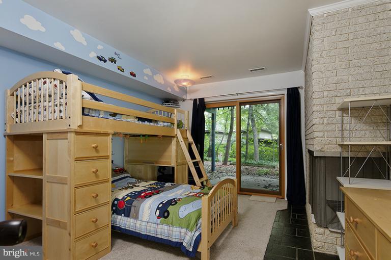 11240 South Shore Road Reston, VA 20190 - Photo 22 of 30 Bedroom