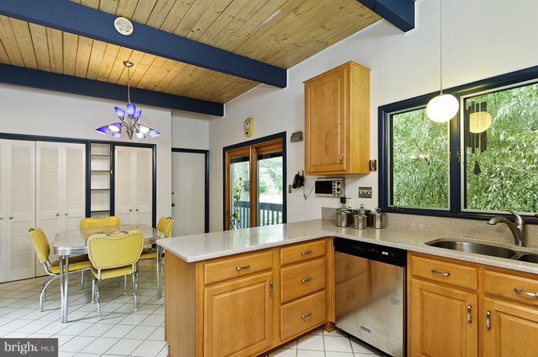 11240 South Shore Road Reston, VA 20190 - Photo 26 of 30 Kitchen