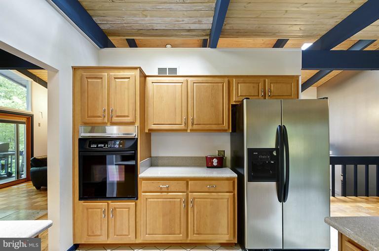 11240 South Shore Road Reston, VA 20190 - Photo 7 of 30 Kitchen