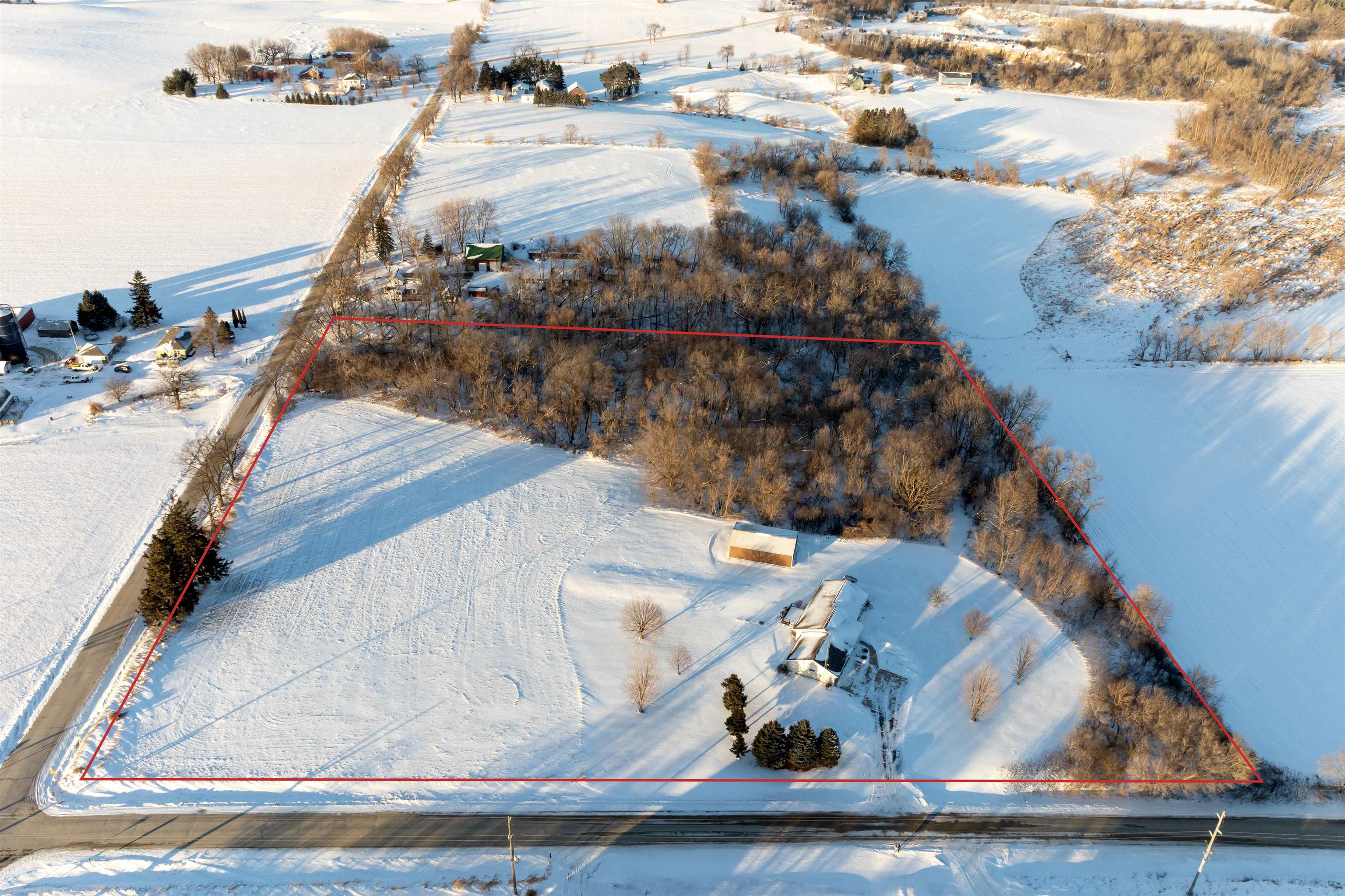 9268 Tri-County Road Ripon, WI 54971 - Photo 4 of 27