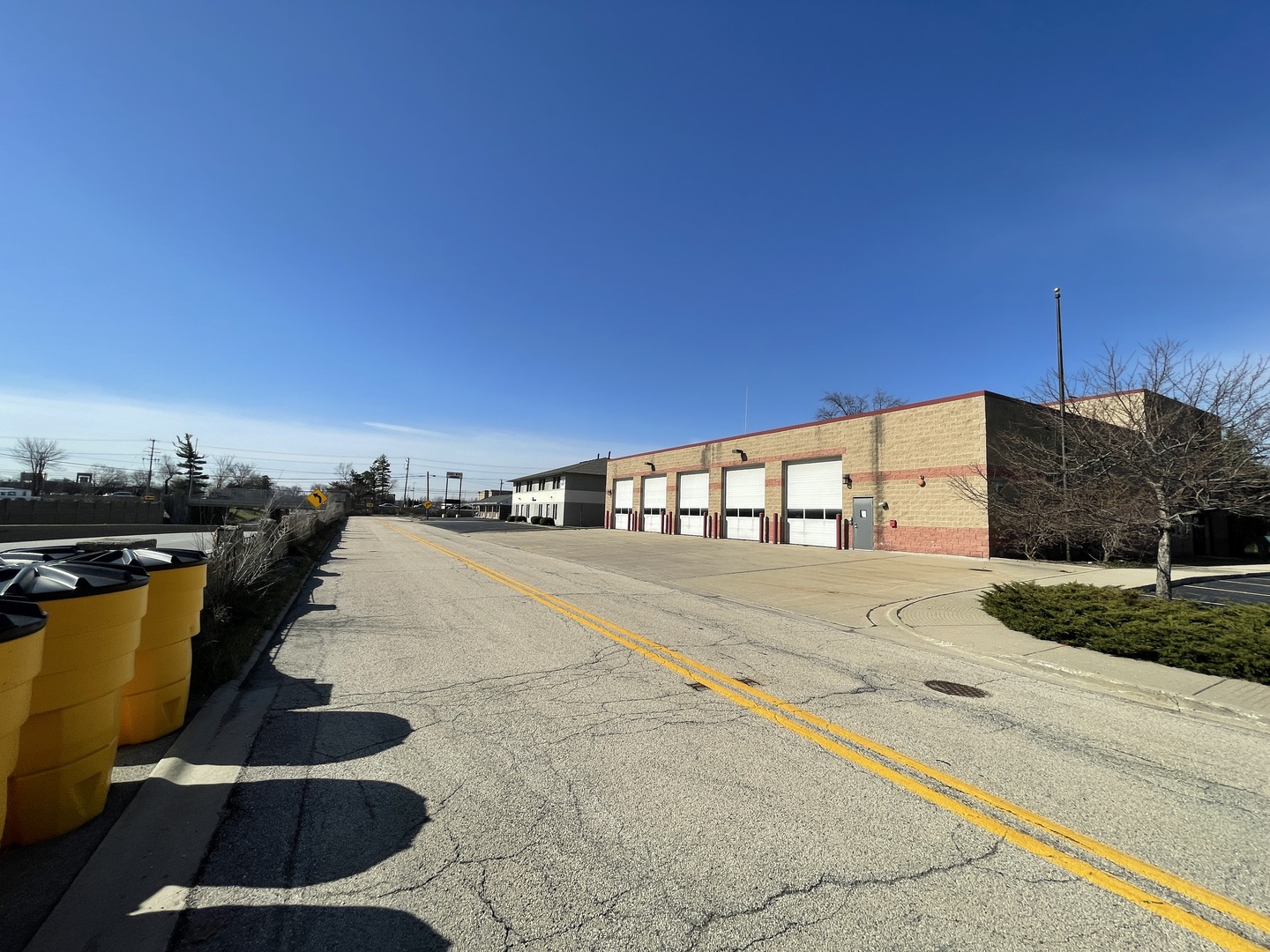 511 Rockland Road Lake Bluff, IL 60044 - Photo 13 of 35 a view of a street with an ocean view