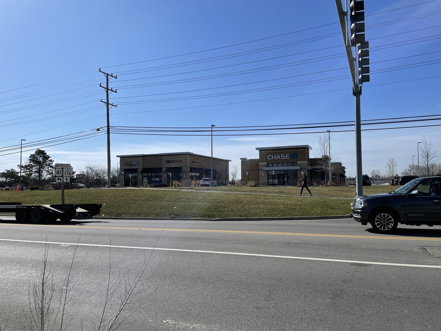 511 Rockland Road Lake Bluff, IL 60044 - Photo 24 of 35 a view of street with tall buildings
