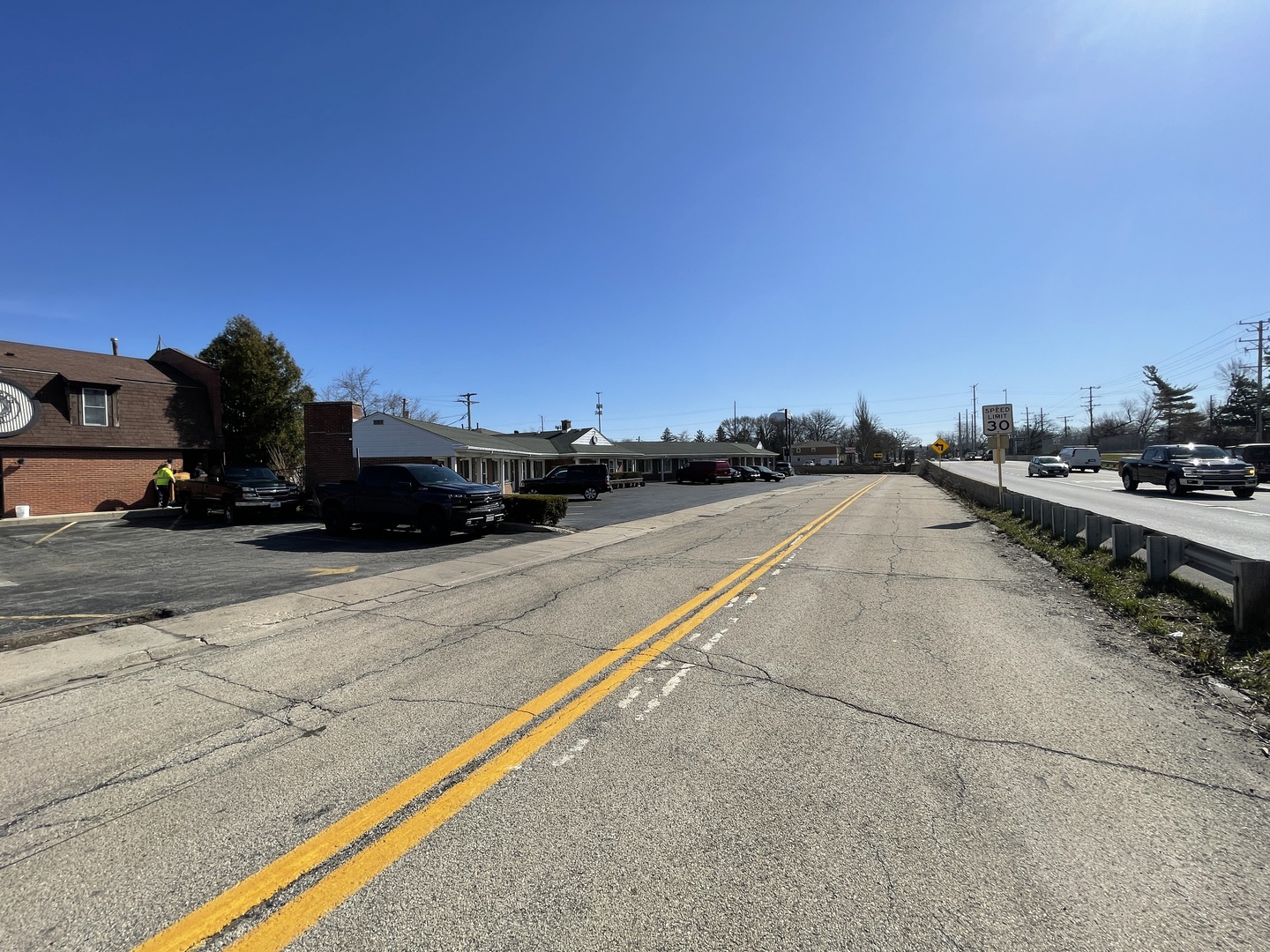 511 Rockland Road Lake Bluff, IL 60044 - Photo 26 of 35 a view of outdoor space and swimming pool