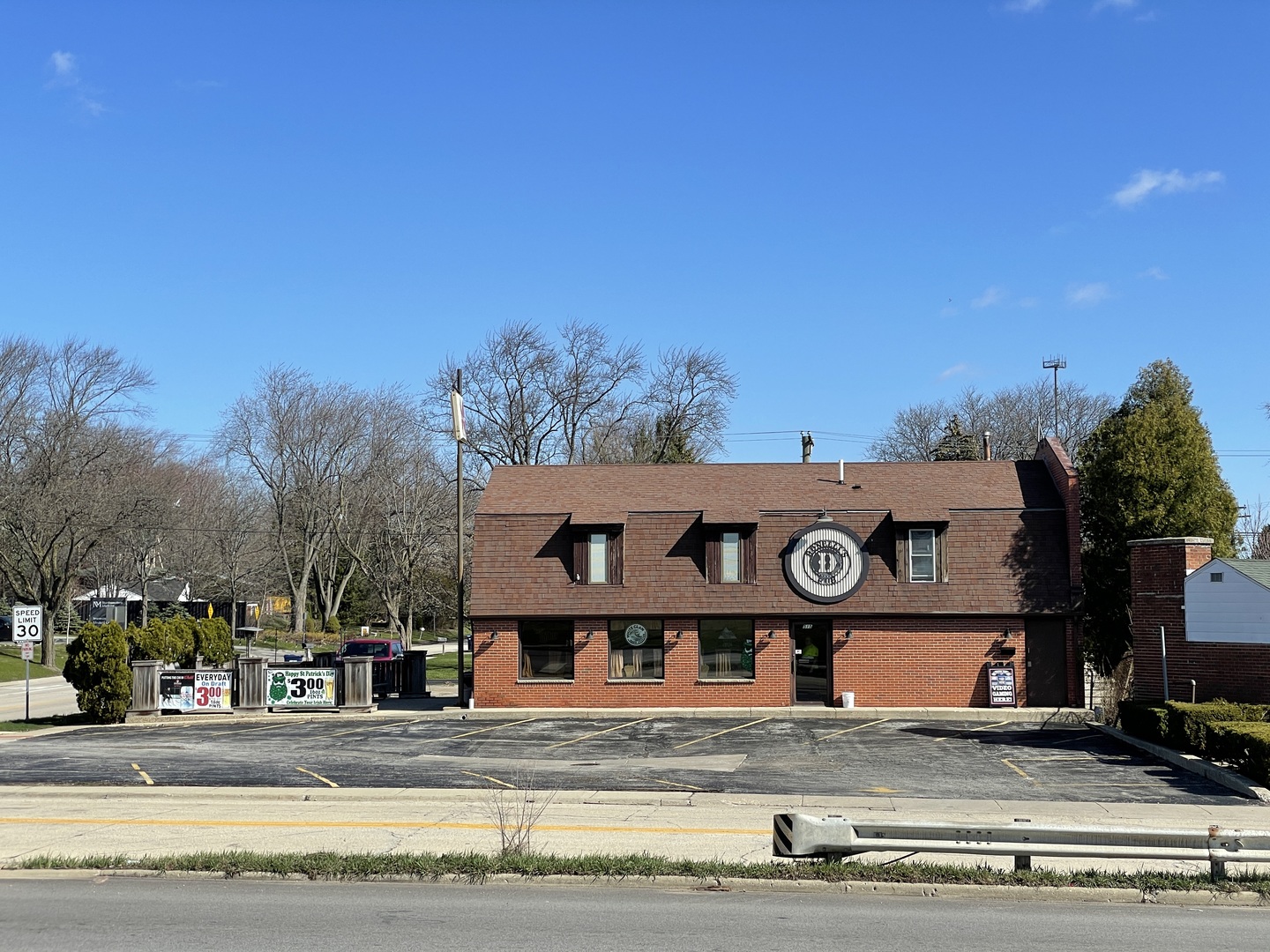 511 Rockland Road Lake Bluff, IL 60044 - Photo 27 of 35 a view of a street with houses