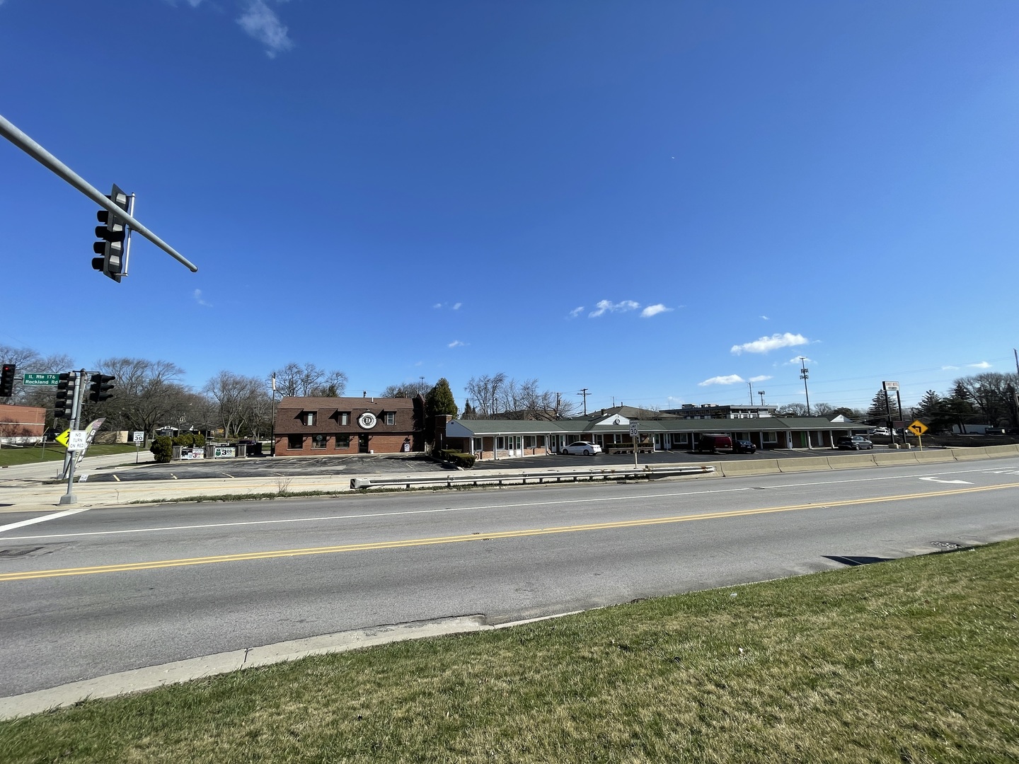 511 Rockland Road Lake Bluff, IL 60044 - Photo 28 of 35 a view of a tennis court